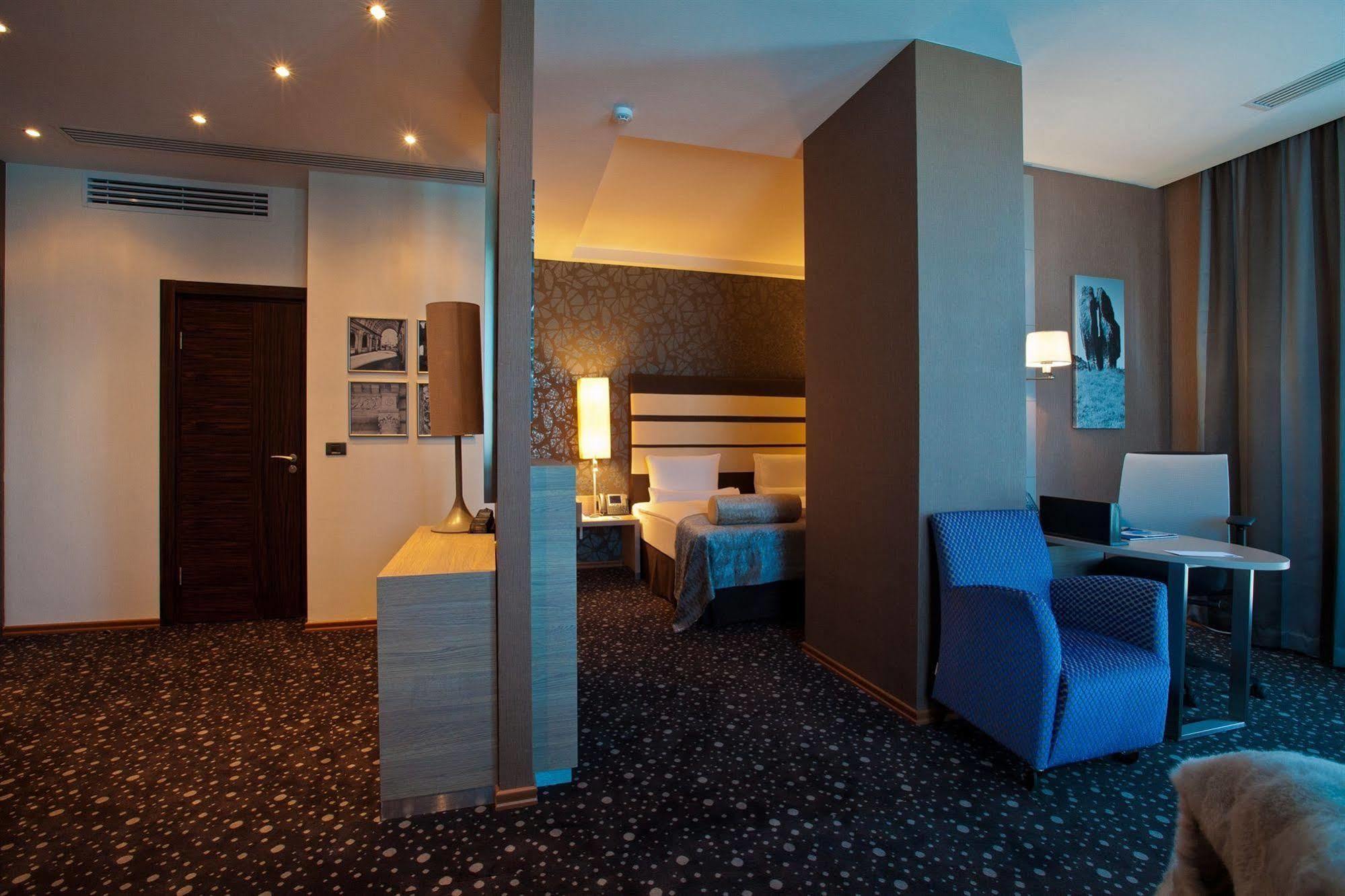 Chirag Plaza Hotel Баку Экстерьер фото